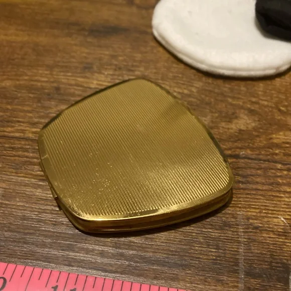 Vintage Rose Petit point embroidery on compact set - Picture 7 of 16